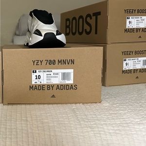 Yeezy 700 MNVN